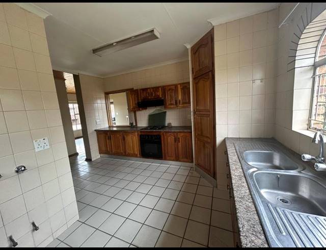 4 BEDROOM HOUSE FOR SALE IN VAALPARK
